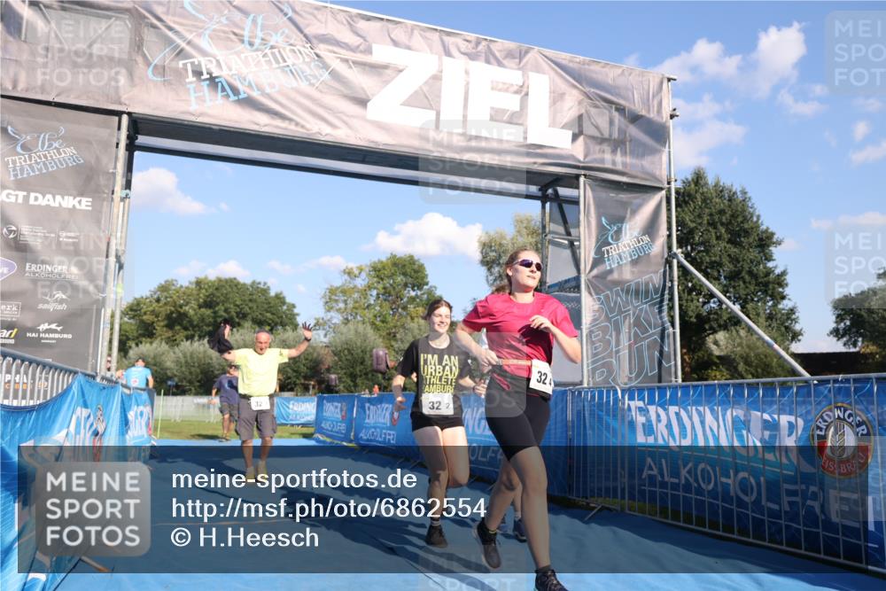 25.08.2024 - Elbe Triathlon Hamburg H.Heesch http://msf.ph/oto/6862554 25.08.2024 17:17:19 Ziel  meine-sportfotos.de