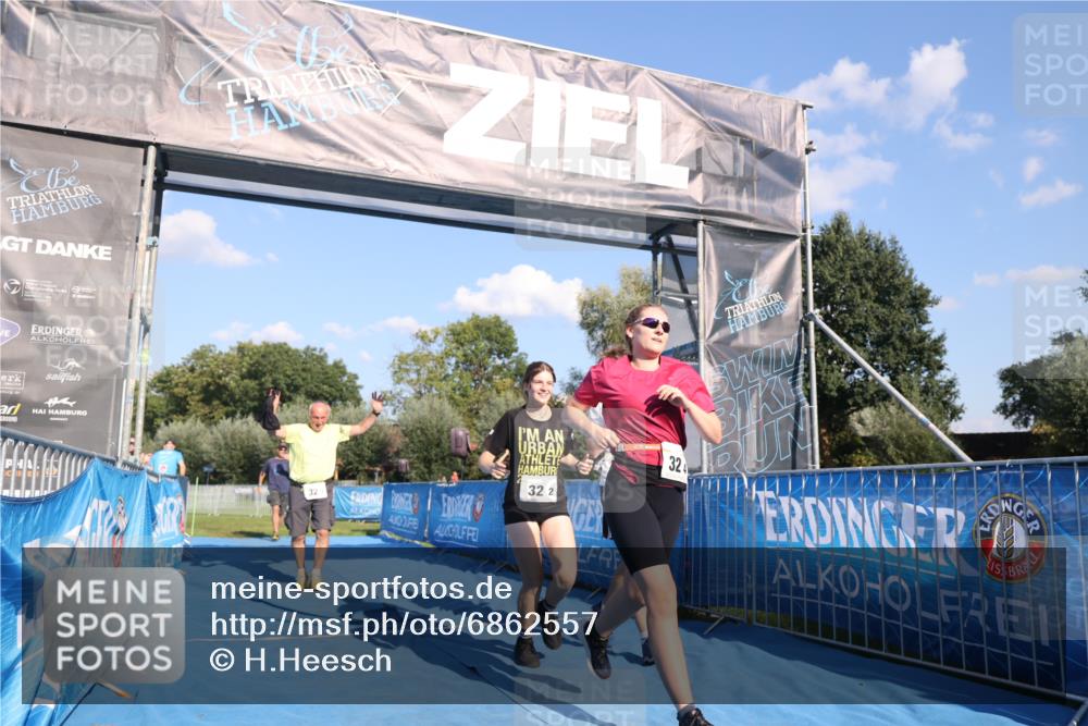 25.08.2024 - Elbe Triathlon Hamburg H.Heesch http://msf.ph/oto/6862557 25.08.2024 17:17:19 Ziel  meine-sportfotos.de