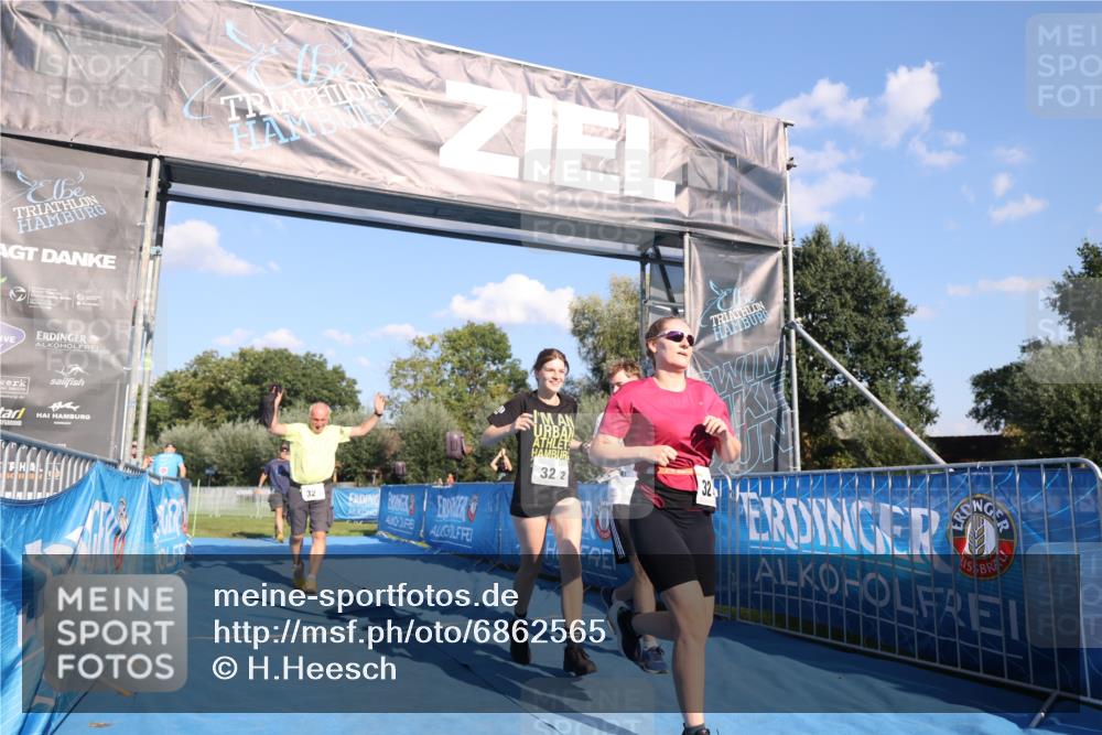 25.08.2024 - Elbe Triathlon Hamburg H.Heesch http://msf.ph/oto/6862565 25.08.2024 17:17:19 Ziel  meine-sportfotos.de