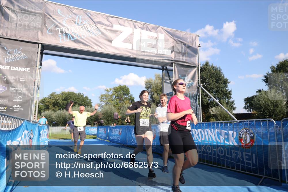 25.08.2024 - Elbe Triathlon Hamburg H.Heesch http://msf.ph/oto/6862573 25.08.2024 17:17:19 Ziel  meine-sportfotos.de