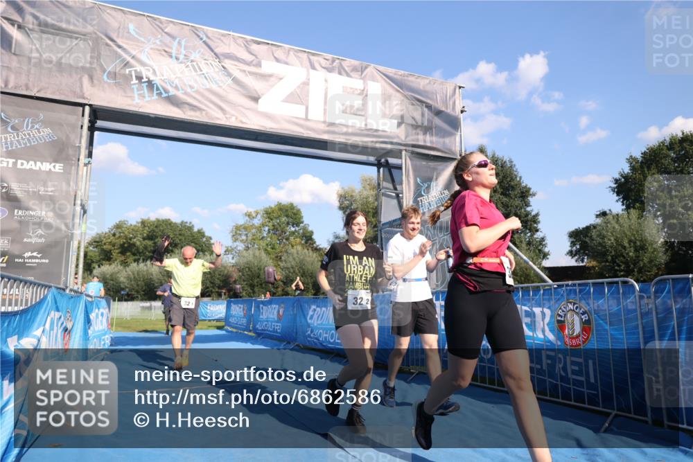 25.08.2024 - Elbe Triathlon Hamburg H.Heesch http://msf.ph/oto/6862586 25.08.2024 17:17:19 Ziel  meine-sportfotos.de
