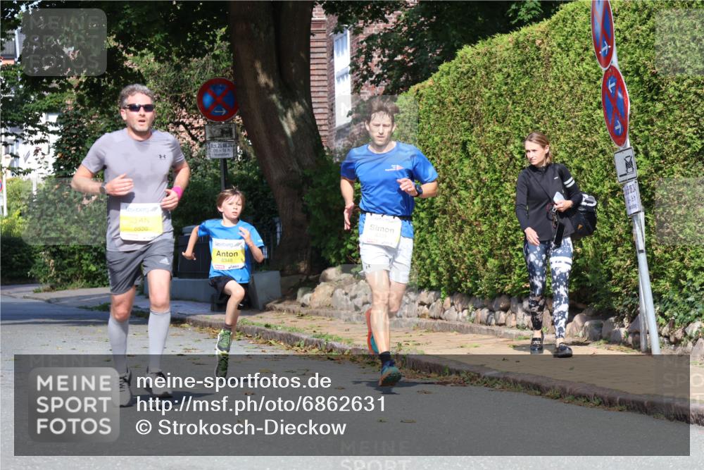 25.08.2024 - 20. Blankeneser Heldenlauf Strokosch-Dieckow http://msf.ph/oto/6862631 25.08.2024 10:20:47 Ziel 6348, 6359, 6462, 6520 meine-sportfotos.de