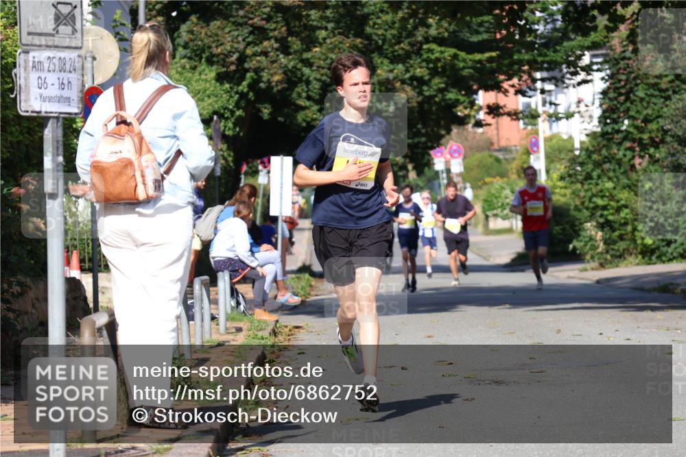 25.08.2024 - 20. Blankeneser Heldenlauf Strokosch-Dieckow http://msf.ph/oto/6862752 25.08.2024 10:21:33 Ziel 6018, 6142 meine-sportfotos.de