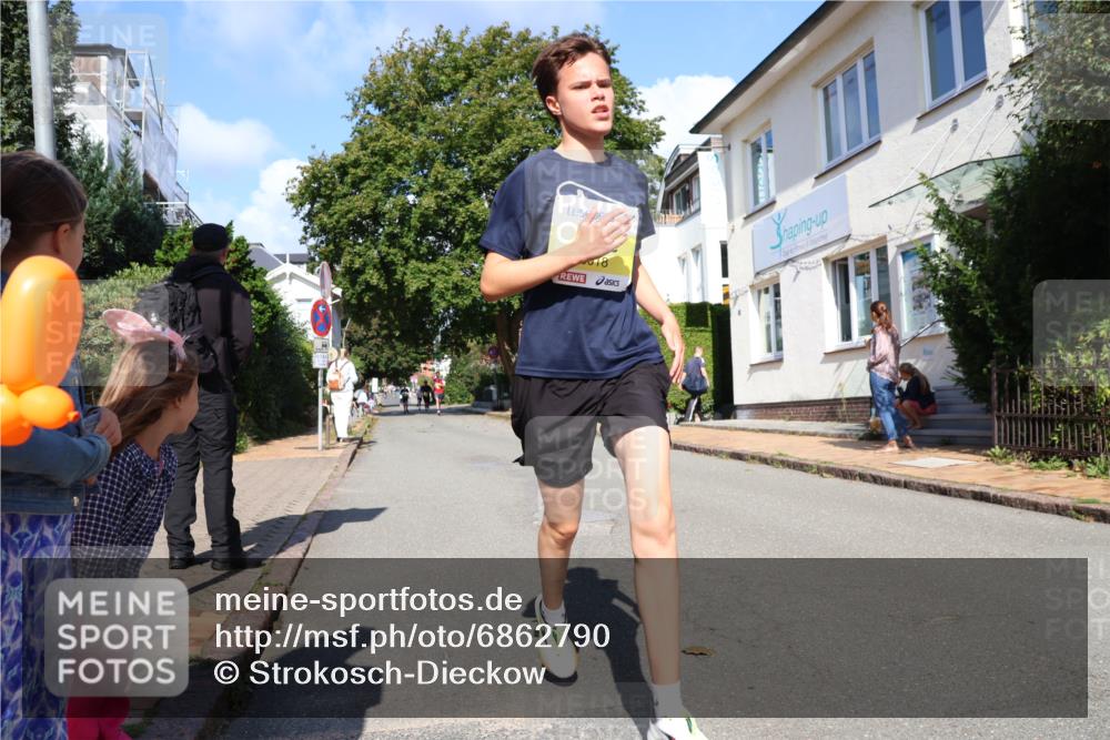 25.08.2024 - 20. Blankeneser Heldenlauf Strokosch-Dieckow http://msf.ph/oto/6862790 25.08.2024 10:21:37 Ziel 6018, 6142 meine-sportfotos.de