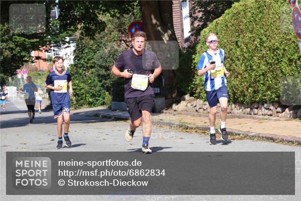 25.08.2024 - 20. Blankeneser Heldenlauf Strokosch-Dieckow http://msf.ph/oto/6862834 25.08.2024 10:21:46 Ziel 6142, 6246, 6529, 6532 meine-sportfotos.de