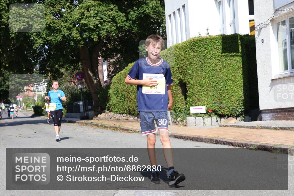 25.08.2024 - 20. Blankeneser Heldenlauf Strokosch-Dieckow http://msf.ph/oto/6862880 25.08.2024 10:21:54 Ziel 6246, 6347, 6491, 6529, 6532 meine-sportfotos.de