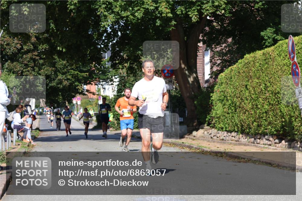 25.08.2024 - 20. Blankeneser Heldenlauf Strokosch-Dieckow http://msf.ph/oto/6863057 25.08.2024 10:22:39 Ziel 6232, 6528, 6531 meine-sportfotos.de