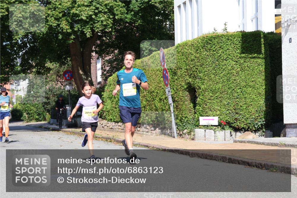 25.08.2024 - 20. Blankeneser Heldenlauf Strokosch-Dieckow http://msf.ph/oto/6863123 25.08.2024 10:22:48 Ziel 6037, 6232, 6236, 6237, 6415 meine-sportfotos.de