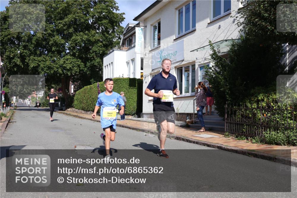 25.08.2024 - 20. Blankeneser Heldenlauf Strokosch-Dieckow http://msf.ph/oto/6865362 25.08.2024 10:26:35 Ziel 6030, 6476, 6506 meine-sportfotos.de