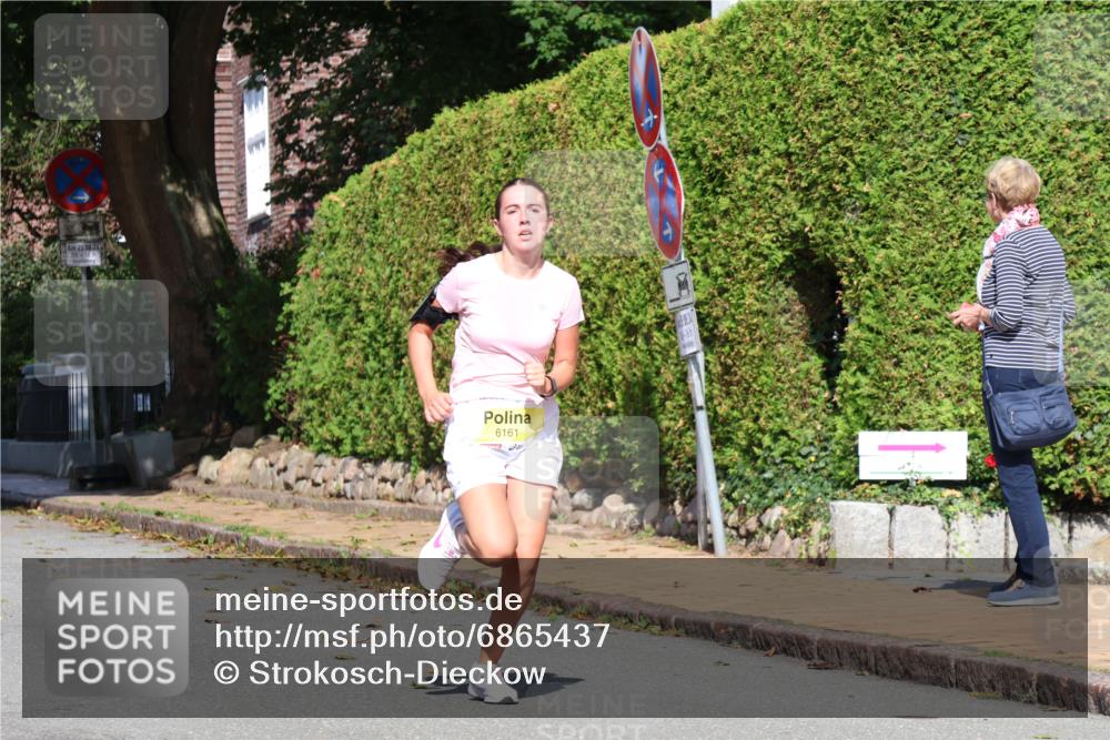 25.08.2024 - 20. Blankeneser Heldenlauf Strokosch-Dieckow http://msf.ph/oto/6865437 25.08.2024 10:26:48 Ziel 6161, 6418 meine-sportfotos.de