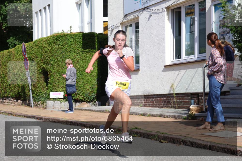 25.08.2024 - 20. Blankeneser Heldenlauf Strokosch-Dieckow http://msf.ph/oto/6865464 25.08.2024 10:26:50 Ziel 6161, 6418 meine-sportfotos.de