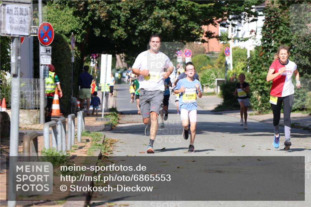 25.08.2024 - 20. Blankeneser Heldenlauf Strokosch-Dieckow http://msf.ph/oto/6865553 25.08.2024 10:27:02 Ziel 6080, 6081, 6335 meine-sportfotos.de