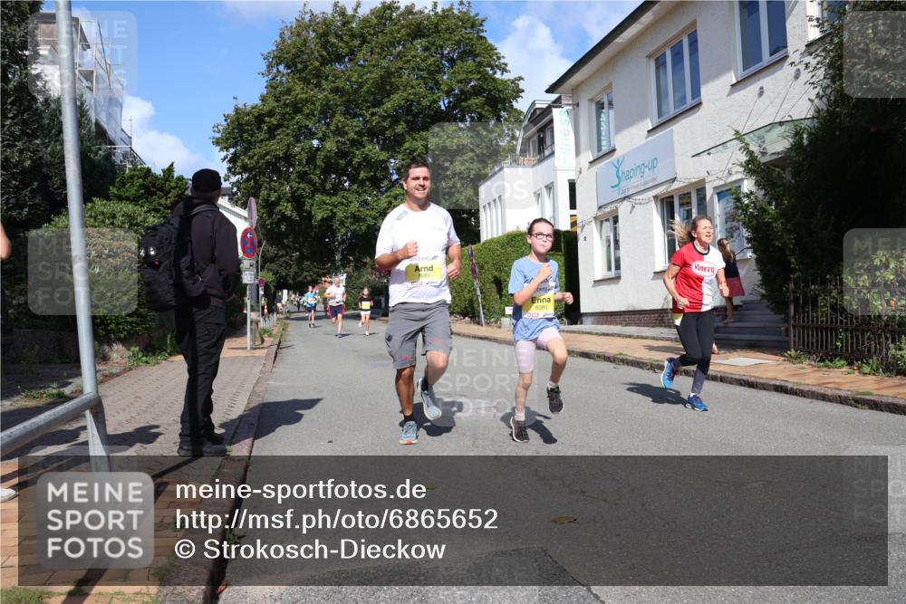 25.08.2024 - 20. Blankeneser Heldenlauf Strokosch-Dieckow http://msf.ph/oto/6865652 25.08.2024 10:27:09 Ziel 6023, 6080, 6081, 6135, 6250, 6335, 6526 meine-sportfotos.de
