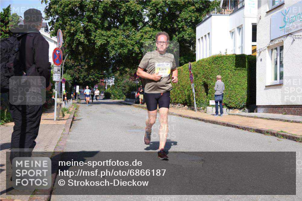 25.08.2024 - 20. Blankeneser Heldenlauf Strokosch-Dieckow http://msf.ph/oto/6866187 25.08.2024 10:27:48 Ziel 6015, 6017, 6299, 6318 meine-sportfotos.de