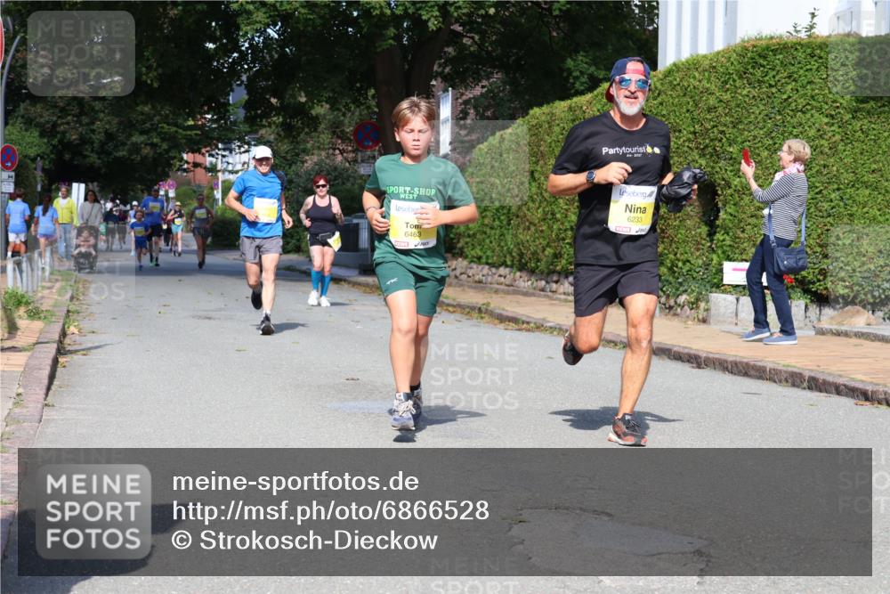 25.08.2024 - 20. Blankeneser Heldenlauf Strokosch-Dieckow http://msf.ph/oto/6866528 25.08.2024 10:28:19 Ziel 6007, 6222, 6233, 6446, 6463, 6510 meine-sportfotos.de