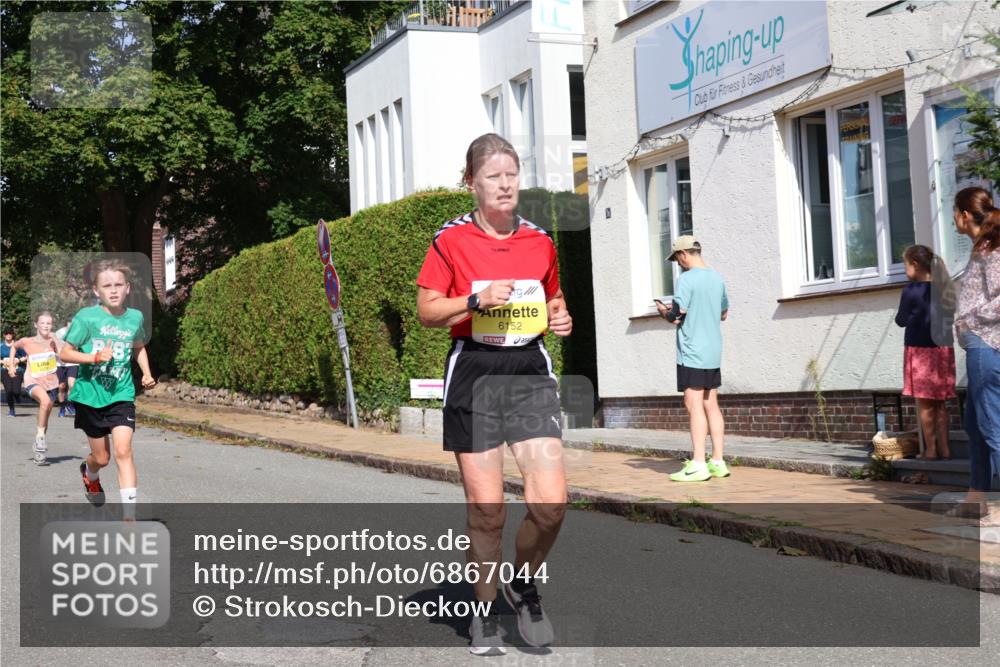 25.08.2024 - 20. Blankeneser Heldenlauf Strokosch-Dieckow http://msf.ph/oto/6867044 25.08.2024 10:28:46 Ziel 6038, 6152, 6262, 6279, 6301, 6303, 6356, 6357, 6429, 6466, 6493 meine-sportfotos.de