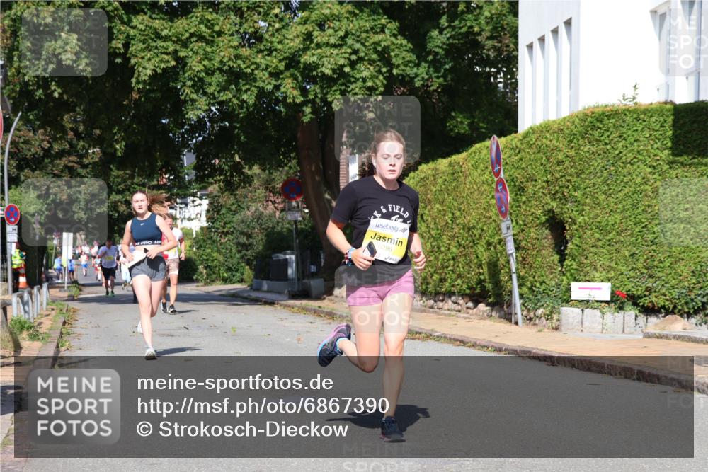 25.08.2024 - 20. Blankeneser Heldenlauf Strokosch-Dieckow http://msf.ph/oto/6867390 25.08.2024 10:29:02 Ziel 6085, 6272, 6296, 6337 meine-sportfotos.de