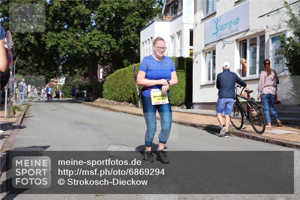 25.08.2024 - 20. Blankeneser Heldenlauf Strokosch-Dieckow http://msf.ph/oto/6869294 25.08.2024 10:30:37 Ziel 6130, 6315, 6349, 6438, 6474 meine-sportfotos.de