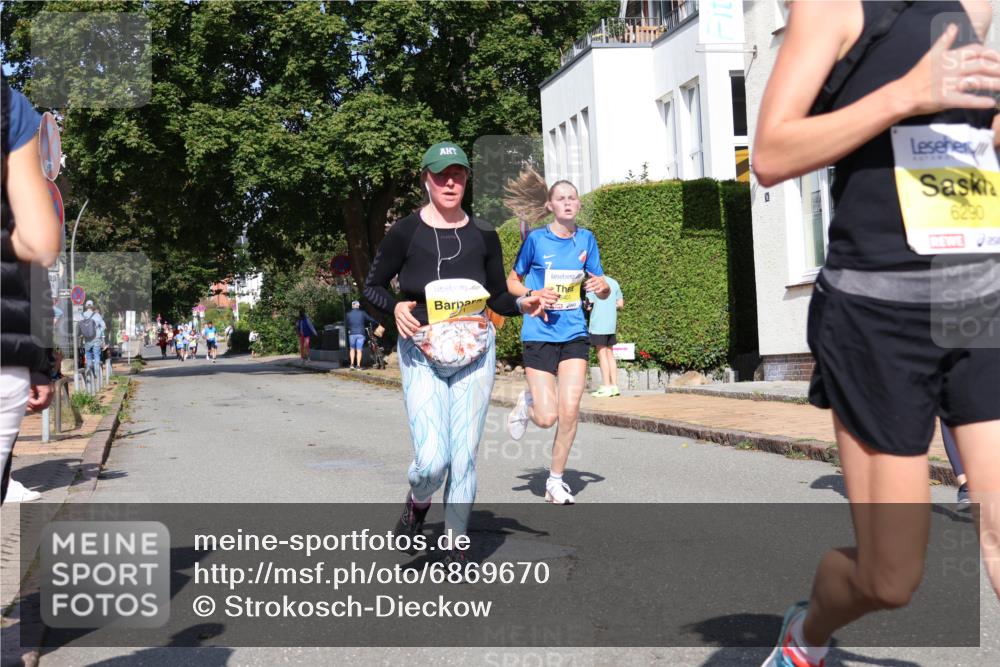 25.08.2024 - 20. Blankeneser Heldenlauf Strokosch-Dieckow http://msf.ph/oto/6869670 25.08.2024 10:30:59 Ziel 6271, 6290, 6364, 6400, 6401 meine-sportfotos.de