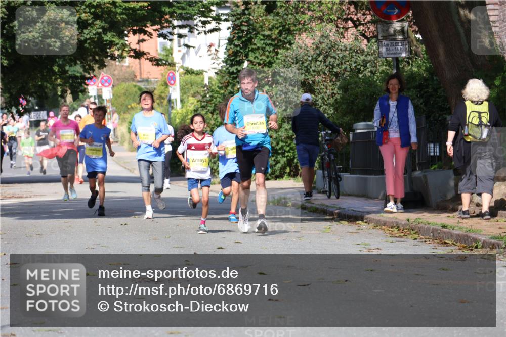 25.08.2024 - 20. Blankeneser Heldenlauf Strokosch-Dieckow http://msf.ph/oto/6869716 25.08.2024 10:31:09 Ziel 6067, 6189, 6190, 6490 meine-sportfotos.de