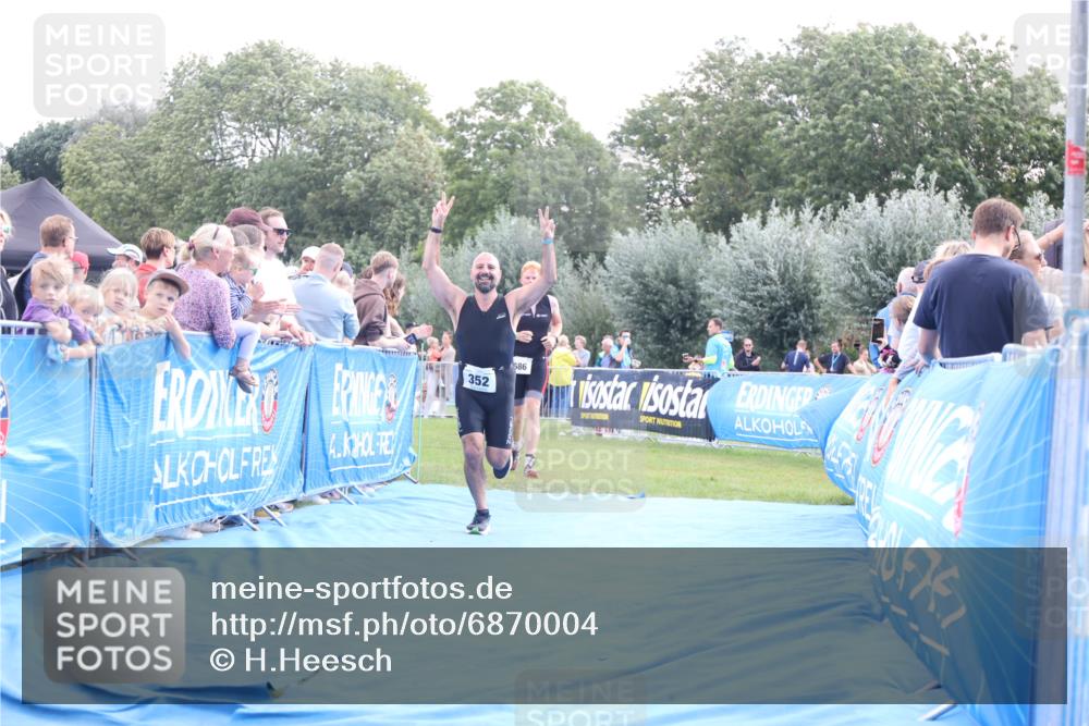 25.08.2024 - Elbe Triathlon Hamburg H.Heesch http://msf.ph/oto/6870004 25.08.2024 11:35:16 Ziel 352, 463, 686, 713 meine-sportfotos.de