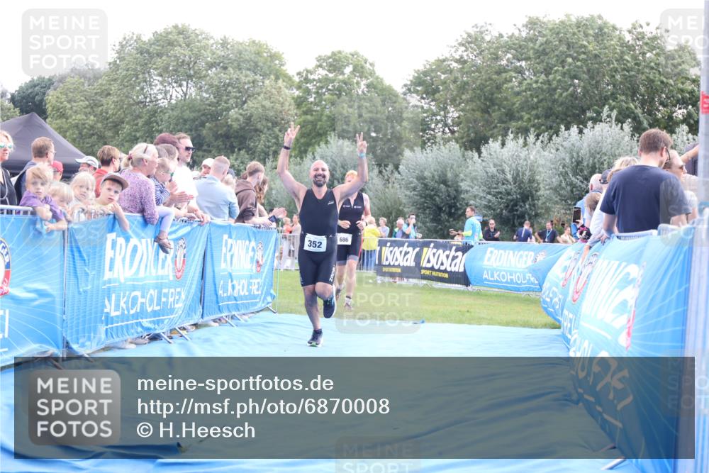 25.08.2024 - Elbe Triathlon Hamburg H.Heesch http://msf.ph/oto/6870008 25.08.2024 11:35:16 Ziel 352, 463, 686, 713 meine-sportfotos.de