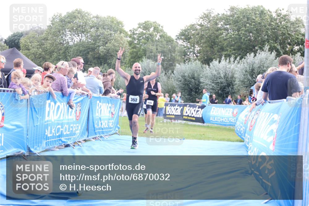 25.08.2024 - Elbe Triathlon Hamburg H.Heesch http://msf.ph/oto/6870032 25.08.2024 11:35:16 Ziel 352, 463, 686, 713 meine-sportfotos.de