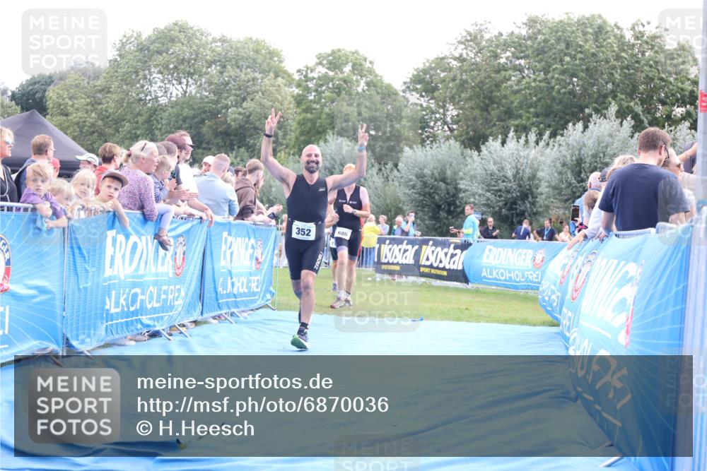25.08.2024 - Elbe Triathlon Hamburg H.Heesch http://msf.ph/oto/6870036 25.08.2024 11:35:16 Ziel 352, 463, 686, 713 meine-sportfotos.de