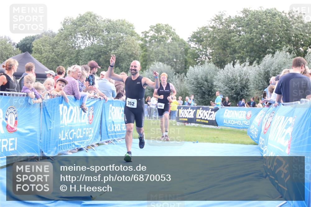 25.08.2024 - Elbe Triathlon Hamburg H.Heesch http://msf.ph/oto/6870053 25.08.2024 11:35:17 Ziel 352, 463, 686, 713 meine-sportfotos.de