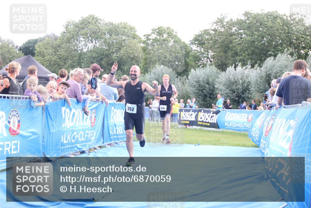 25.08.2024 - Elbe Triathlon Hamburg H.Heesch http://msf.ph/oto/6870059 25.08.2024 11:35:17 Ziel 352, 463, 686, 713 meine-sportfotos.de