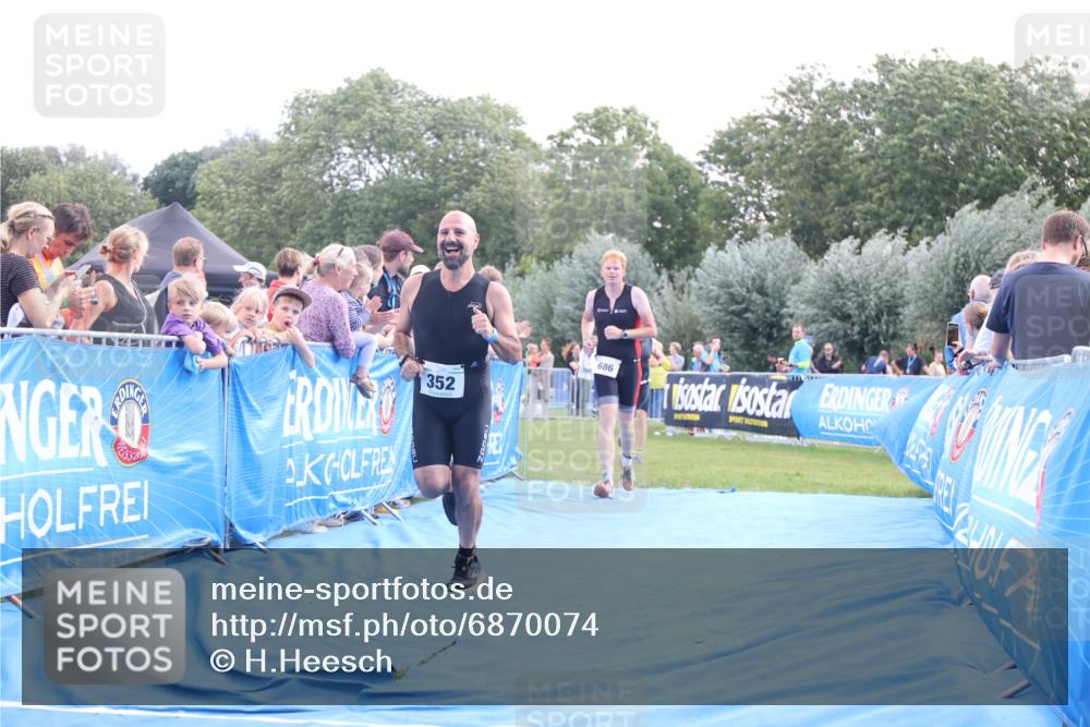25.08.2024 - Elbe Triathlon Hamburg H.Heesch http://msf.ph/oto/6870074 25.08.2024 11:35:17 Ziel 352, 463, 686, 713 meine-sportfotos.de