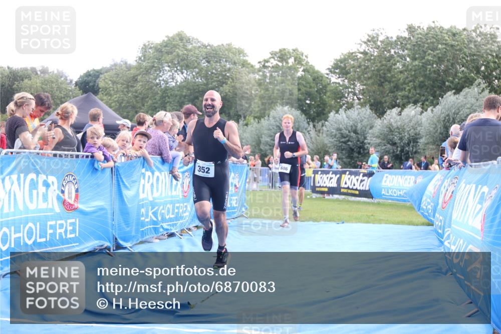 25.08.2024 - Elbe Triathlon Hamburg H.Heesch http://msf.ph/oto/6870083 25.08.2024 11:35:17 Ziel 352, 463, 686, 713 meine-sportfotos.de