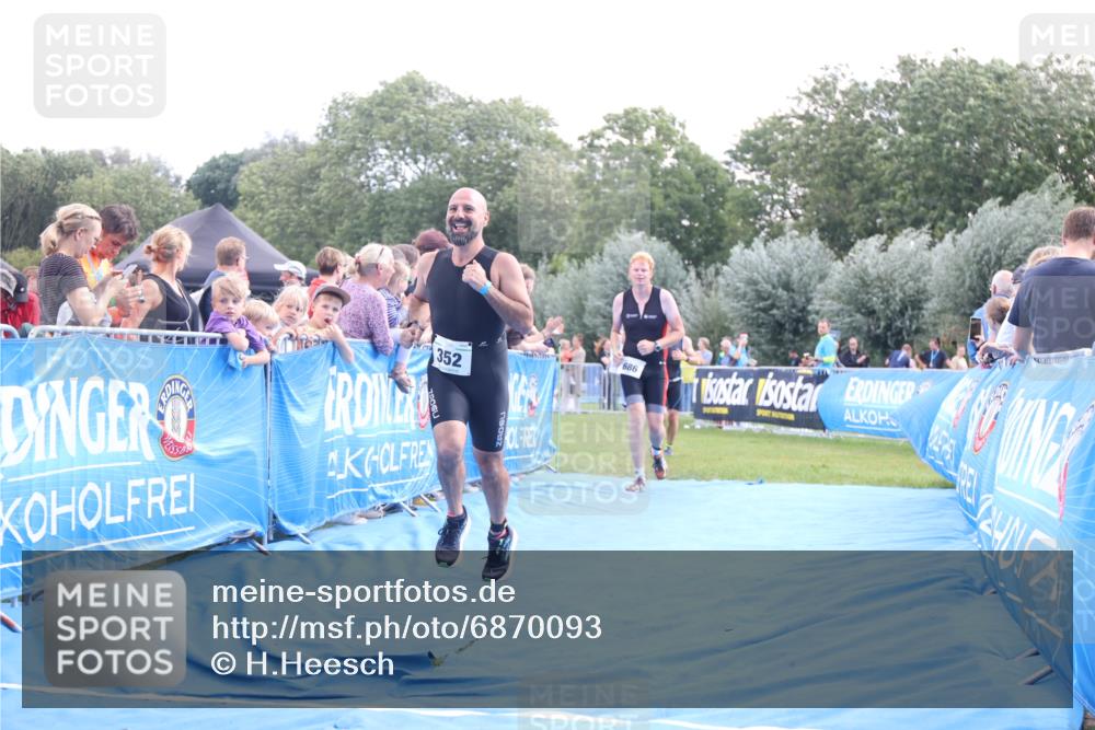 25.08.2024 - Elbe Triathlon Hamburg H.Heesch http://msf.ph/oto/6870093 25.08.2024 11:35:17 Ziel 352, 463, 686, 713 meine-sportfotos.de
