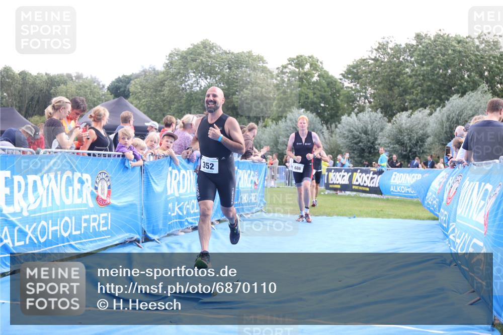 25.08.2024 - Elbe Triathlon Hamburg H.Heesch http://msf.ph/oto/6870110 25.08.2024 11:35:18 Ziel 352, 463, 686, 713 meine-sportfotos.de