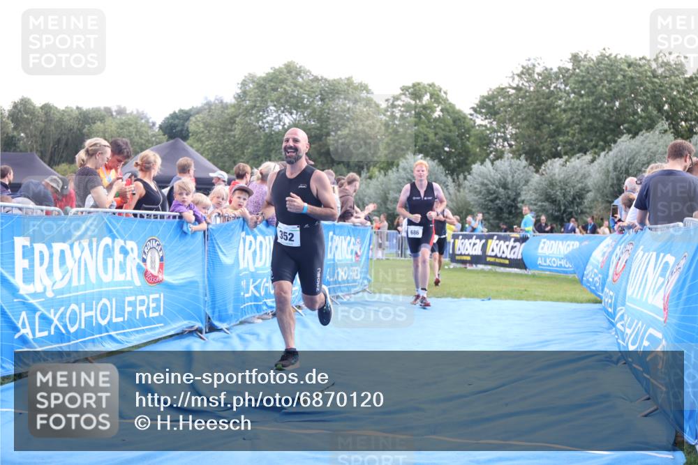 25.08.2024 - Elbe Triathlon Hamburg H.Heesch http://msf.ph/oto/6870120 25.08.2024 11:35:18 Ziel 352, 463, 686, 713 meine-sportfotos.de