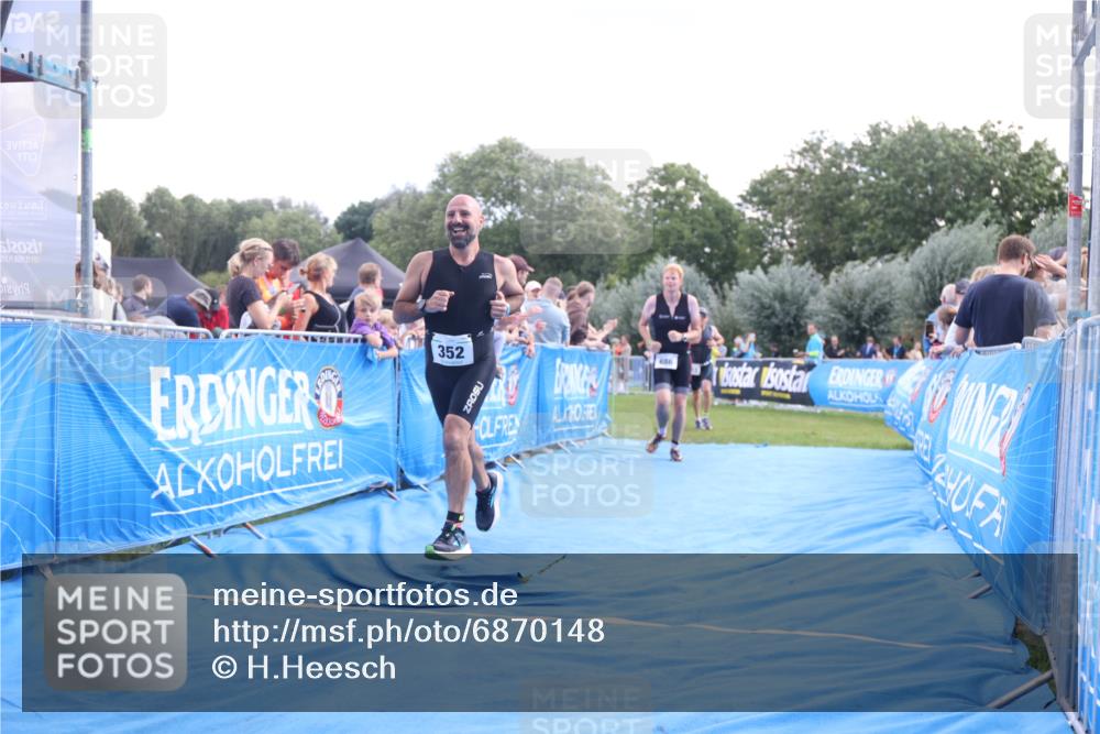 25.08.2024 - Elbe Triathlon Hamburg H.Heesch http://msf.ph/oto/6870148 25.08.2024 11:35:18 Ziel 352, 463, 686, 713 meine-sportfotos.de