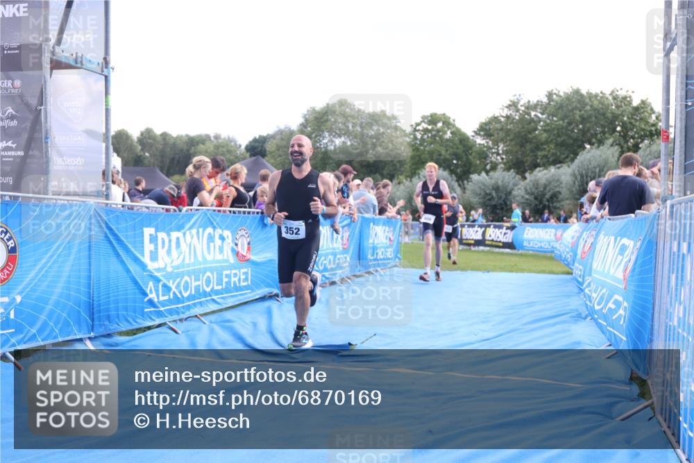 25.08.2024 - Elbe Triathlon Hamburg H.Heesch http://msf.ph/oto/6870169 25.08.2024 11:35:18 Ziel 352, 463, 686, 713 meine-sportfotos.de