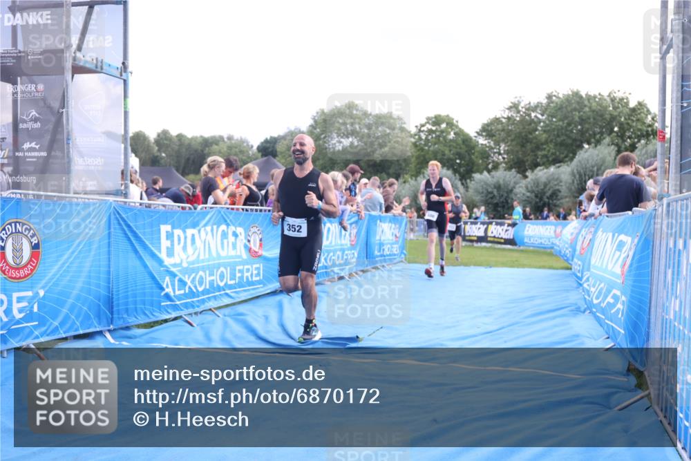 25.08.2024 - Elbe Triathlon Hamburg H.Heesch http://msf.ph/oto/6870172 25.08.2024 11:35:18 Ziel 352, 463, 686, 713 meine-sportfotos.de