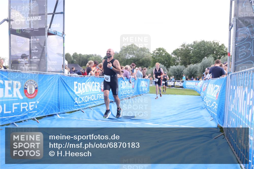 25.08.2024 - Elbe Triathlon Hamburg H.Heesch http://msf.ph/oto/6870183 25.08.2024 11:35:18 Ziel 352, 463, 686, 713 meine-sportfotos.de