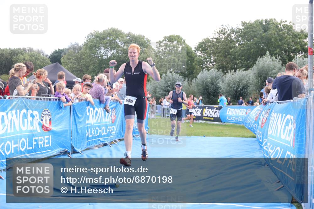 25.08.2024 - Elbe Triathlon Hamburg H.Heesch http://msf.ph/oto/6870198 25.08.2024 11:35:20 Ziel 352, 463, 686, 713 meine-sportfotos.de