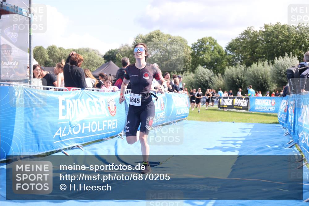 25.08.2024 - Elbe Triathlon Hamburg H.Heesch http://msf.ph/oto/6870205 25.08.2024 11:58:22 Ziel 512, 1645, 1658 meine-sportfotos.de