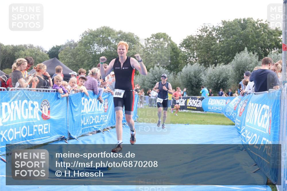25.08.2024 - Elbe Triathlon Hamburg H.Heesch http://msf.ph/oto/6870208 25.08.2024 11:35:20 Ziel 352, 463, 686, 713 meine-sportfotos.de