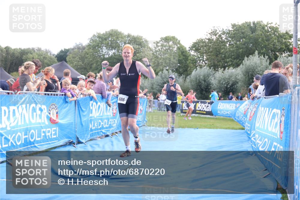 25.08.2024 - Elbe Triathlon Hamburg H.Heesch http://msf.ph/oto/6870220 25.08.2024 11:35:20 Ziel 352, 463, 686, 713 meine-sportfotos.de