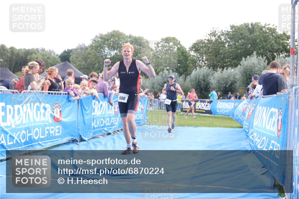 25.08.2024 - Elbe Triathlon Hamburg H.Heesch http://msf.ph/oto/6870224 25.08.2024 11:35:20 Ziel 352, 463, 686, 713 meine-sportfotos.de
