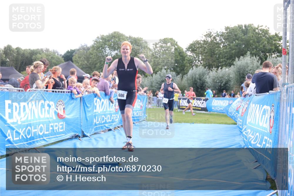 25.08.2024 - Elbe Triathlon Hamburg H.Heesch http://msf.ph/oto/6870230 25.08.2024 11:35:20 Ziel 352, 463, 686, 713 meine-sportfotos.de