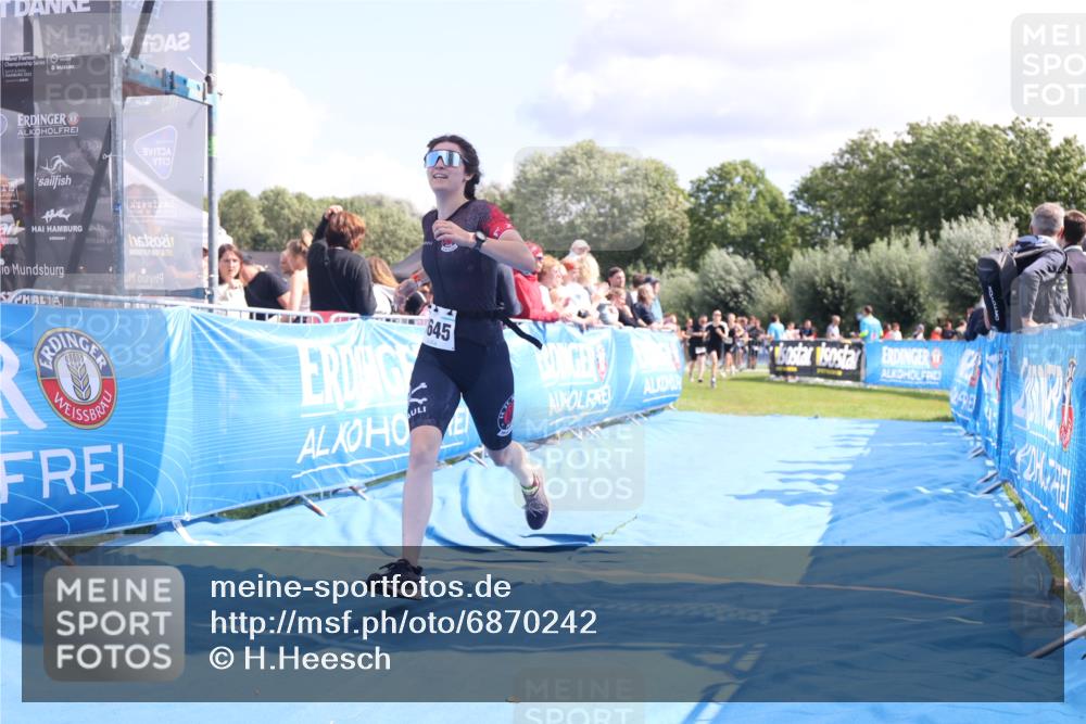 25.08.2024 - Elbe Triathlon Hamburg H.Heesch http://msf.ph/oto/6870242 25.08.2024 11:58:22 Ziel 512, 1645, 1658 meine-sportfotos.de