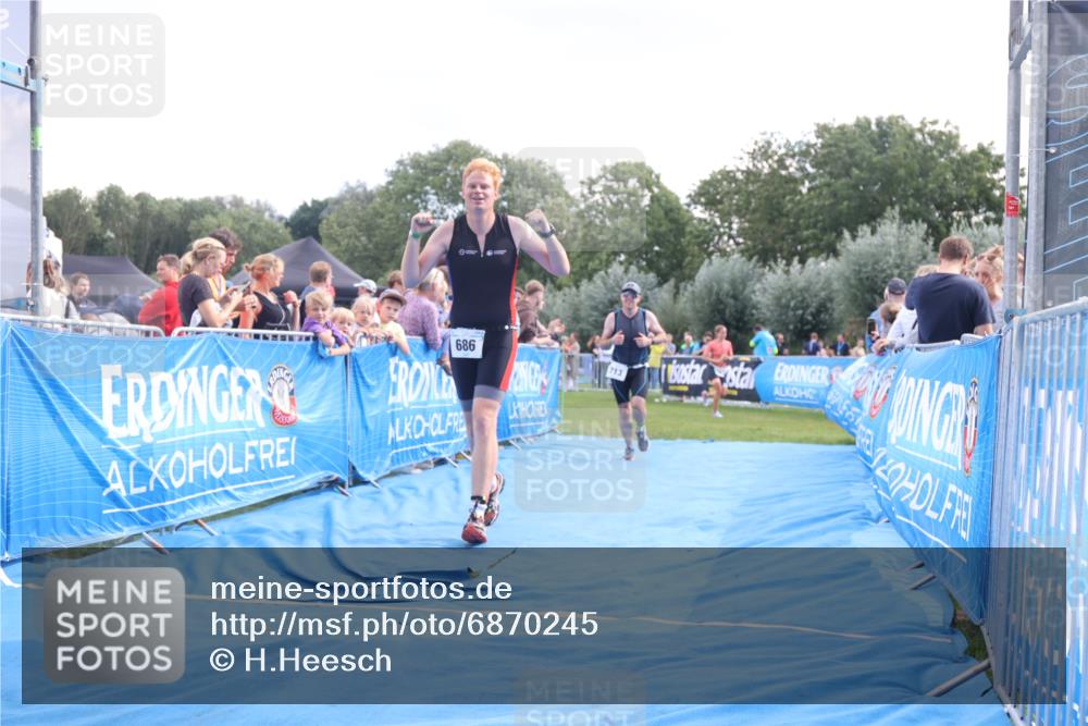25.08.2024 - Elbe Triathlon Hamburg H.Heesch http://msf.ph/oto/6870245 25.08.2024 11:35:20 Ziel 352, 463, 686, 713 meine-sportfotos.de