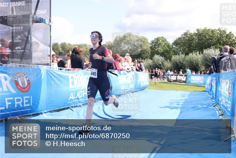 25.08.2024 - Elbe Triathlon Hamburg H.Heesch http://msf.ph/oto/6870250 25.08.2024 11:58:22 Ziel 512, 1645, 1658 meine-sportfotos.de
