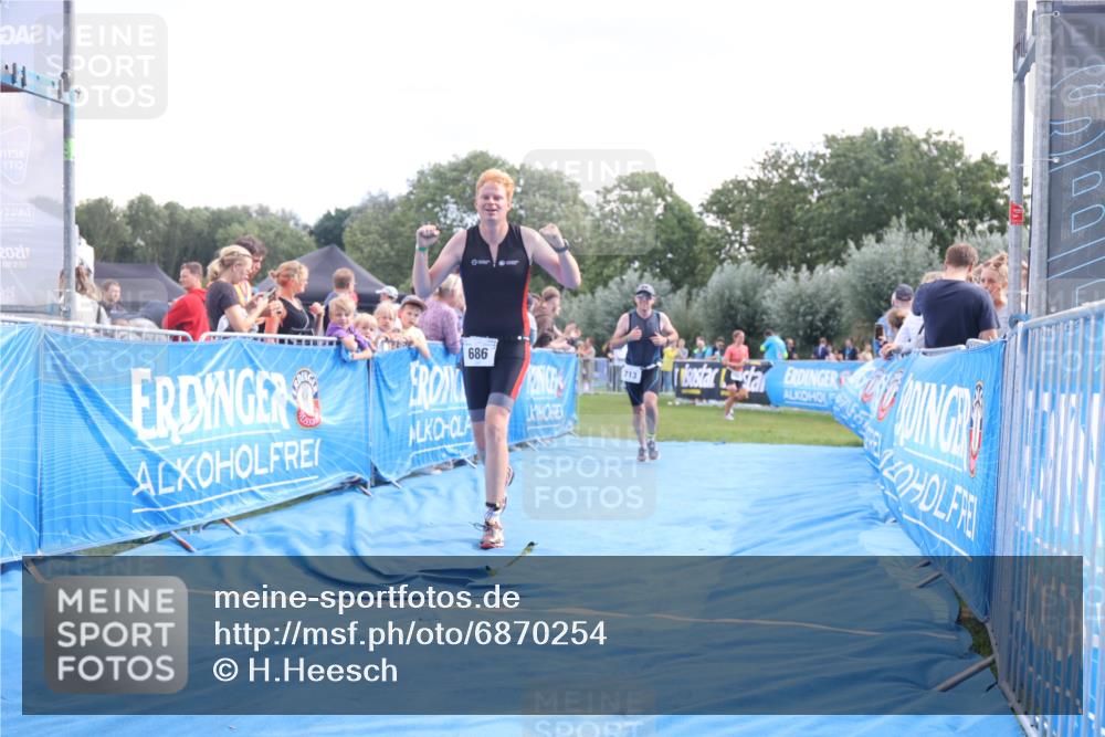 25.08.2024 - Elbe Triathlon Hamburg H.Heesch http://msf.ph/oto/6870254 25.08.2024 11:35:20 Ziel 352, 463, 686, 713 meine-sportfotos.de