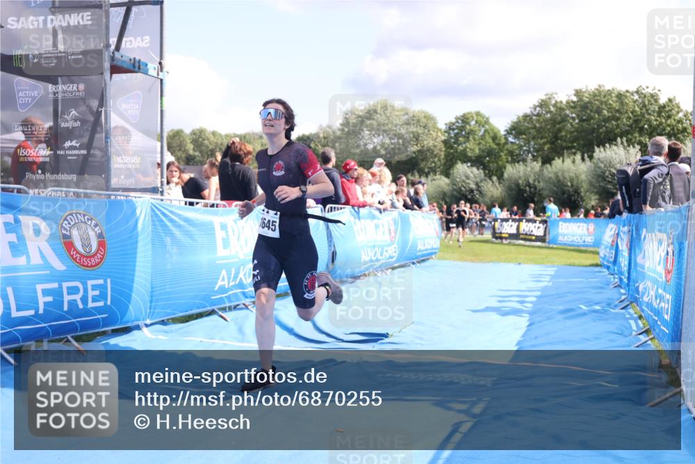 25.08.2024 - Elbe Triathlon Hamburg H.Heesch http://msf.ph/oto/6870255 25.08.2024 11:58:22 Ziel 512, 1645, 1658 meine-sportfotos.de